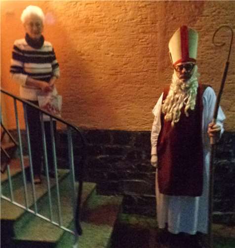 Natürlich hatte die Nikolaus auch kleine Geschenke dabei. Foto: privat