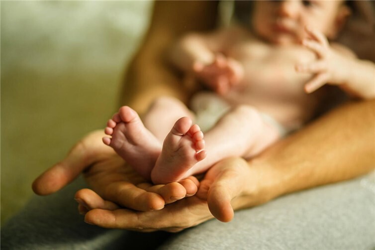 Natürlich hoffen alle Eltern, dass ihr Kind gesund aufwächst – aber viele möchten sich auch für den Notfall vorbereiten.