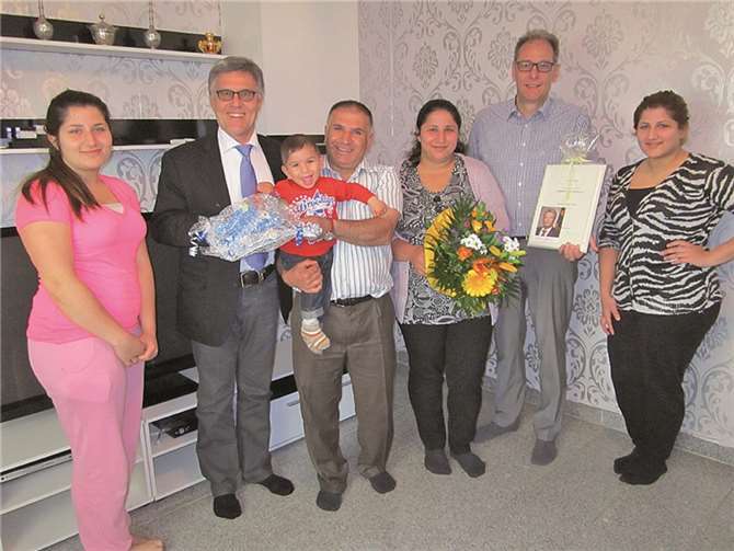 Natürlich ist Merdan, nicht nur wegen seines berühmten Patenonkels, zur Zeit der Mittelpunkt der ganzen Familie Turgut. privat