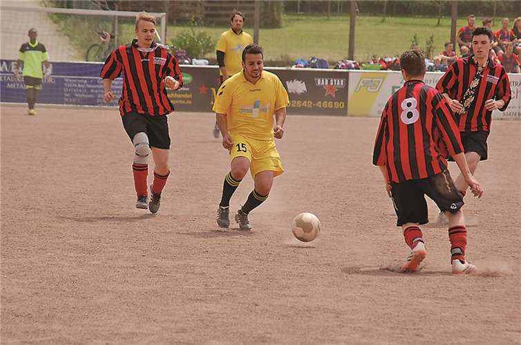 Natürlich stand der Fußball gerade zu Beginn der Fußballweltmeisterschaftim Vordergrund der Sportwoche des TuS Löhndorf. Viele spannende Begegnungen lockten die Besucher auf das Sportplatzgelände. RÜ
