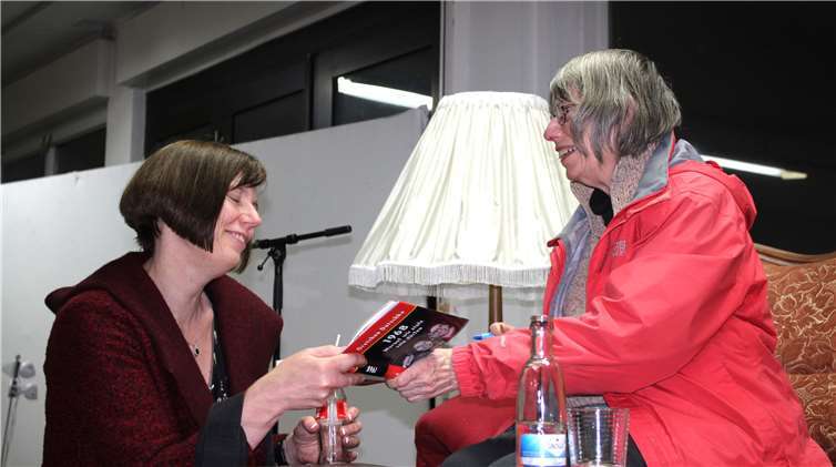 Natürlich und sympathisch war Gretchen Dutschkeauch beim Signieren ihrer Bücher zu erleben.