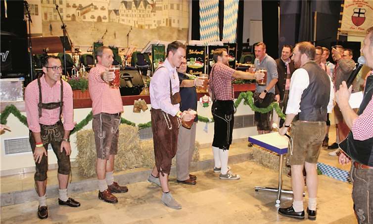 Natürlich war Maßkrug-Stemmen eine der Disziplinen der Bayrischen Olympiade. -DL-