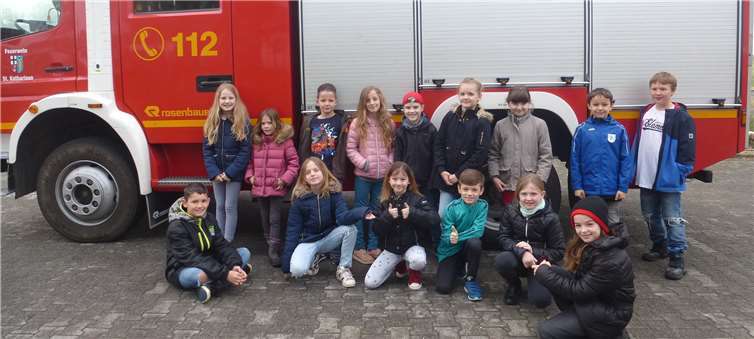 Natürlich wurden auch die Einsatzfahrzeuge mit allen ihren Raffinessen ausgiebig erklärt.Foto: privat