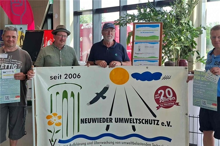 NaturFreunde und Neuwieder Umweltschutz beim Energie-und Klimaforum.von links- O.Hartmann, P.Simmer, Dr.C. Schossig, C.Menzenbach