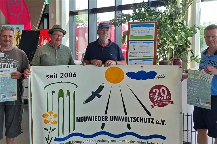 NaturFreunde und Neuwieder Umweltschutz beim Energie-und Klimaforum.von links- O.Hartmann, P.Simmer, Dr.C. Schossig, C.Menzenbach
