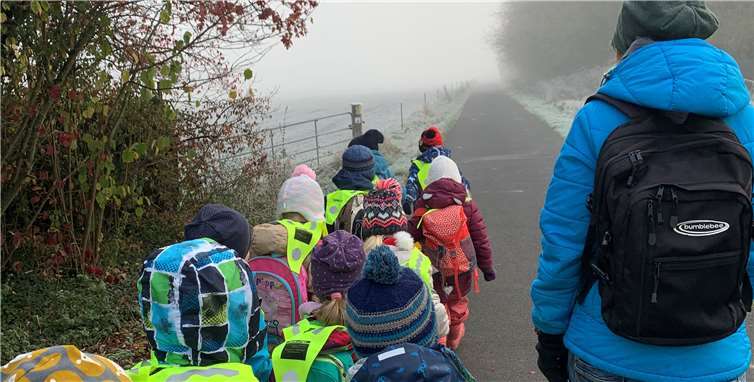 Nebel und Kälte konnten Kinder und Kindergärtner*innen nicht aufhalten.Fotos: Kita Staudt