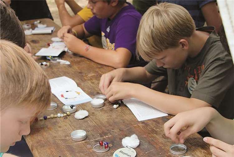 Neben Ausflügen ins Umland wurde im Ferienlager auch viel gebastelt. privat