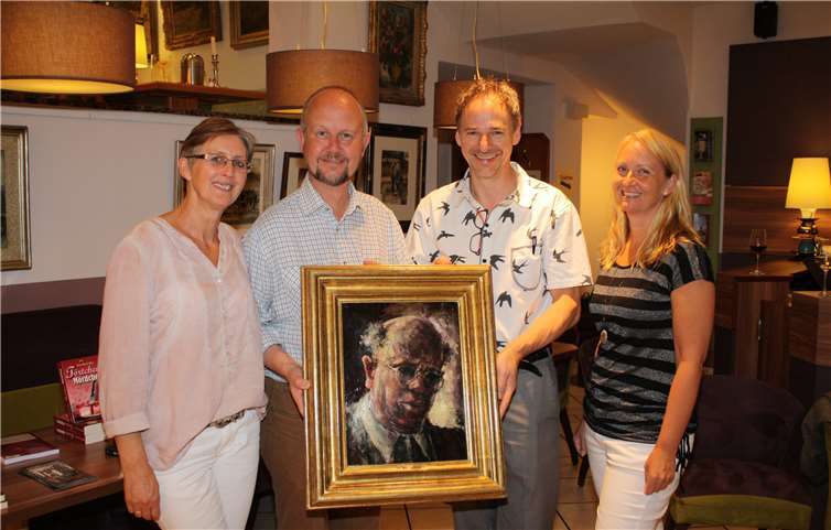 Neben Autorenlesungen u.a. mit Ralf Kramp, Martina Kempff und Heike Boomgaarden, werden auch wieder interessante Ausstellungen geboten.