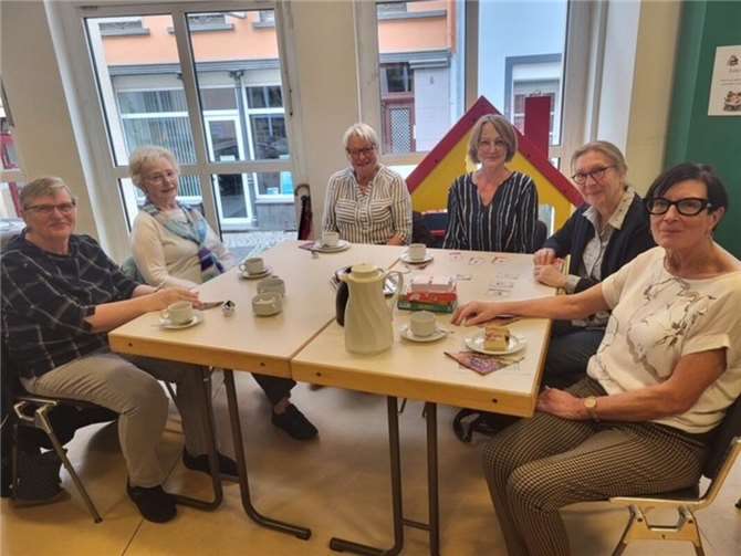 Neben Brett-, Karten und auch mitgebrachten Spielen trafen sich 18 Senioren bei Kaffee und Kuchen zum gemütlichen Beisammensein und Plausch. Foto: privat