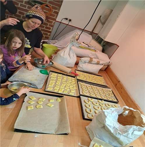 Neben Brot wurden auch leckere Plätzchen hergestellt.. Quelle: OG Macken