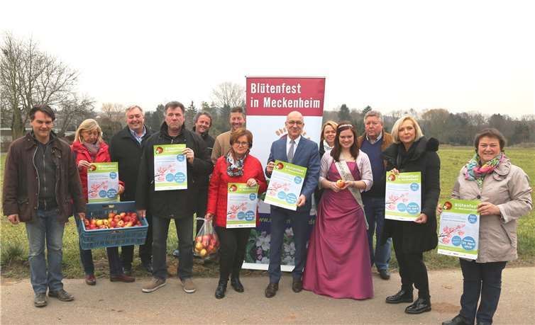 Neben Bürgermeister Bert Spilles und Blütenkönigin Sarah Wiegershaus freuen sich ganz viele Mitarbeiter und Helfer auf viele Besucher am 24. April beim achten Meckenheimer Blütenfest.-StF-
