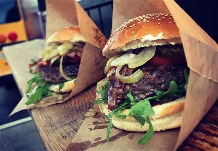 Neben Burgern können sich die Besucher auf weitere Leckereien vom Foodtruck freuen.privat
