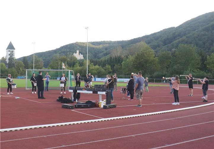 Neben Hürden fand die erste Probe der Fanfaren statt.Fotos: Privat