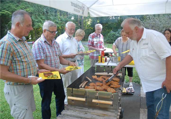Neben Kaffee und Kuchen wurde auch Gegrilltes gereicht.  privat