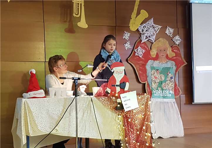 Neben Schokoladennikoläusen für alle Teilnehmer, erhielten die drei Gewinner zudem einen von Olaf Waldecker gespendeten Buchpreis. Foto: privat