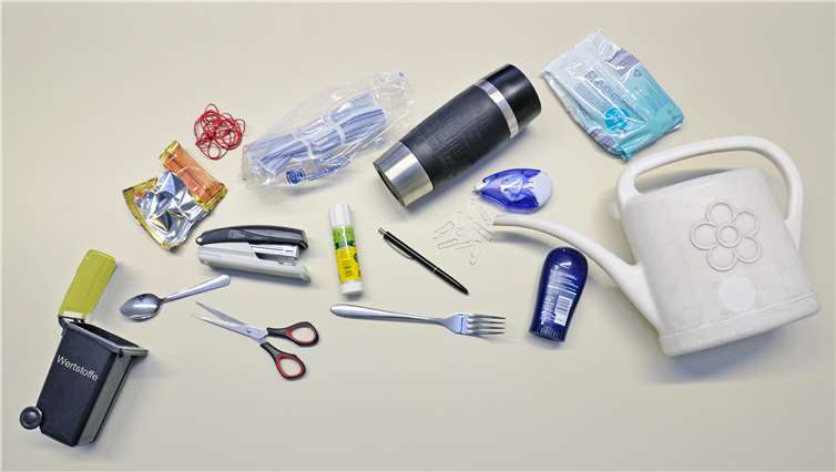 Neben Verkaufsverpackungen können auch andere Gegenstände aus Metall und Kunststoff über die Wertstofftonne entsorgt werden. Foto: Kreisverwaltung Mayen-Koblenz