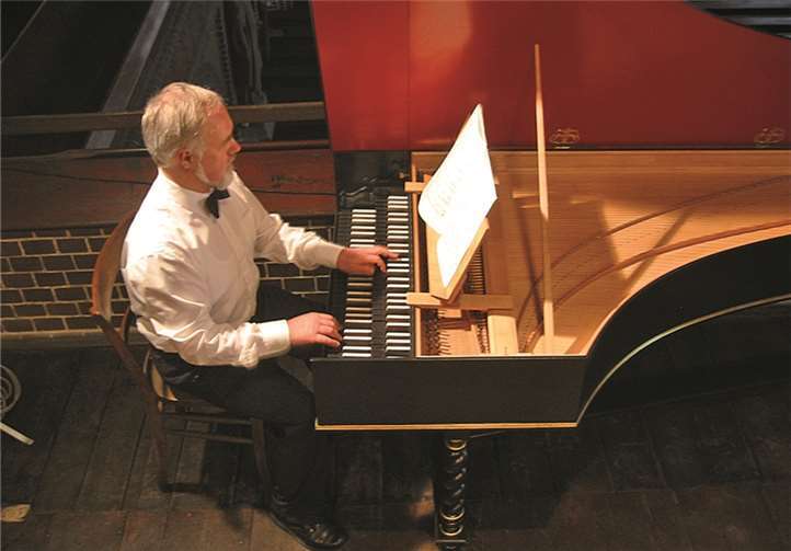 Neben Werken von Johann Sebastian Bach stehen auch Stücke einiger seiner Zeitgenossen auf dem Reinhard Glendes Programm. privat