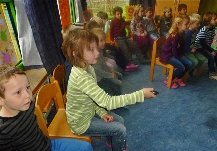 Neben Zahlen liegt ein zweiter Schwerpunkt des Projektes auf dem Thema "Geld": Wo kommt Geld eigentlich her? Was kann man mit Geld kaufen und was nicht? Die Remagener Schulpferde waren begeistert.