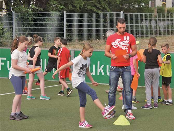 Neben aktuellem Fußballwissen standen auch praktische Übungen auf dem Programm.