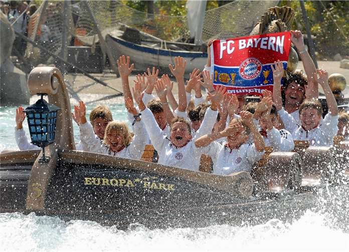Neben dem Fußball können die Kids auch die Attraktionen des Parks genießen. Europa-Park