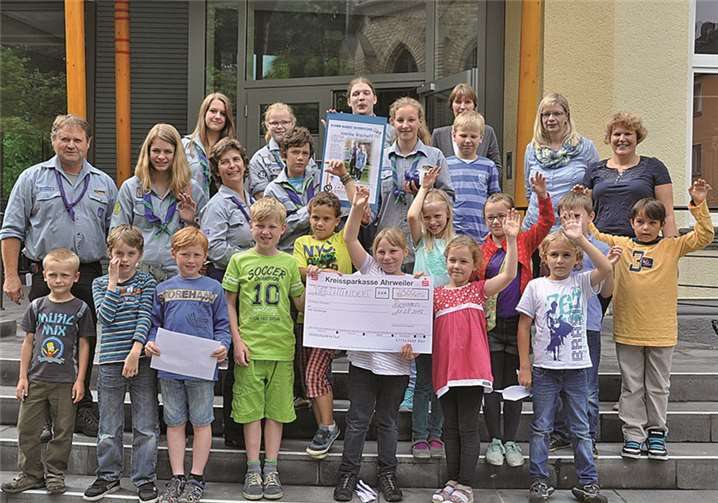 Neben dem Kindergottesdienstteam und dem Pfadfinderstamm Albert Schweitzer konnte sich auch Annika Bischoff über einen Zuschuss der EÖB freuen. privat