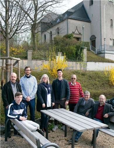 Neben dem Ortsvorsteherkandidaten Michael Robrecht (rechts) bewerben sich sieben weitere Kandidaten auf der Liste der CDU für den Ortsbeirat Karweiler (von links): Albert Mertens, Dustin Fuchs, Julian Bublies, Karin Robrecht, Mathias Flohe, Helmut Lanzerath und Detlev Lypken.Foto: privat