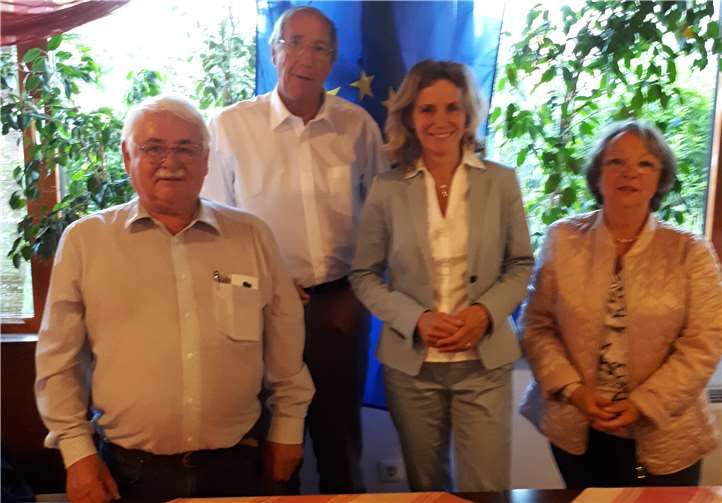 Neben dem Referenten MdEP Norbert Neuser (2. v. l.) konnte der Europa-Arbeitskreis auch die Landtagsabgeordnete Dr. Anna Köbberling (2. v. r.) als Gast begrüßen.