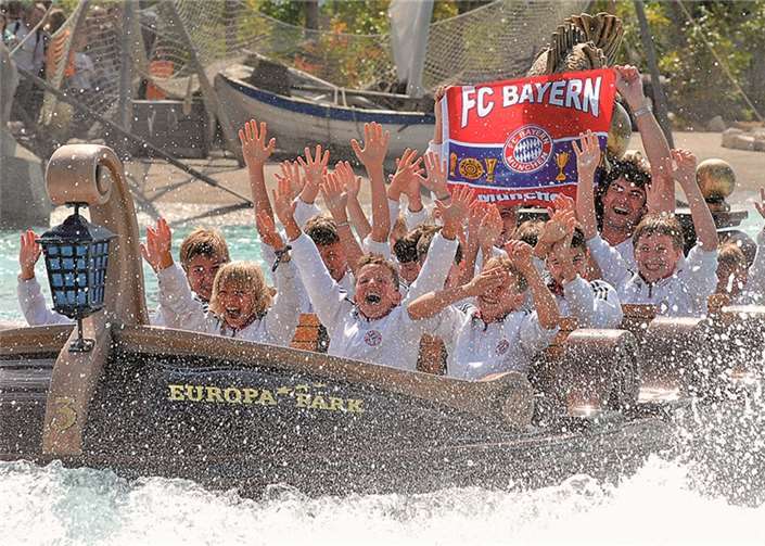 Neben dem Training haben die Kids auch die Möglichkeit den Europa-Park mit seinen zahlreichen Aktionen zu erkunden. privat