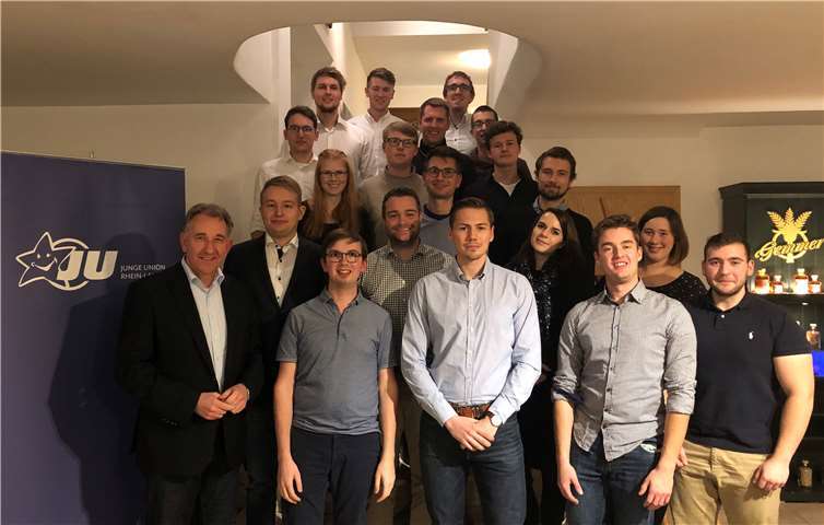 Neben dem lokalen Abgeordneten Matthias Lammert waren auch JU Landesvorsitzender Jens Münster und JU Bezirksvorsitzender Torsten Welling bei der Neuwahl anwesend. Foto: Junge Union Rhein-Lahn