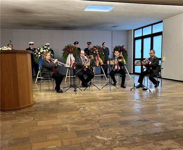 Neben den Ansprachen von Christan Greiner, Achim Hütten und Diakon Andreas Schlösser sorgte das Stadtorchester Andernach für den musikalischen Rahmen.