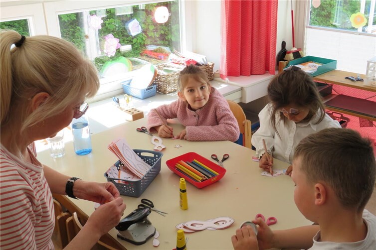 Neben den Handabdrücken, konnten auch „Superhelden - Masken“ und Buttons angefertigt werden