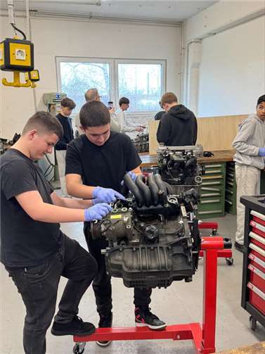 Neben den Praktikumswochen nehmen 50 Schüler im Rahmen des Praxistags ein ganzes Schuljahr lang einmal pro Woche an Praktika in den Betrieben der Ahrregion teil.  Foto: privat