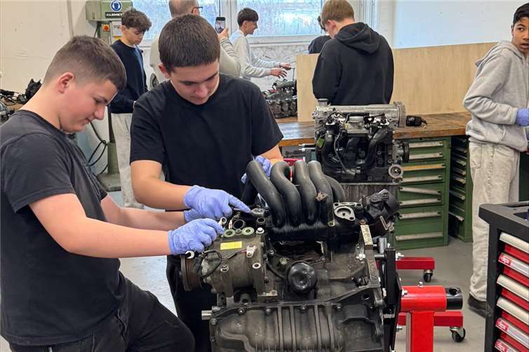 Neben den Praktikumswochen nehmen 50 Schüler im Rahmen des Praxistags ein ganzes Schuljahr lang einmal pro Woche an Praktika in den Betrieben der Ahrregion teil.  Foto: privat
