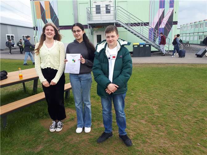 Neben der Auszeichnung gab es auch ein Preisgeld von 100 Euro für die Schüler/innen der 9a.