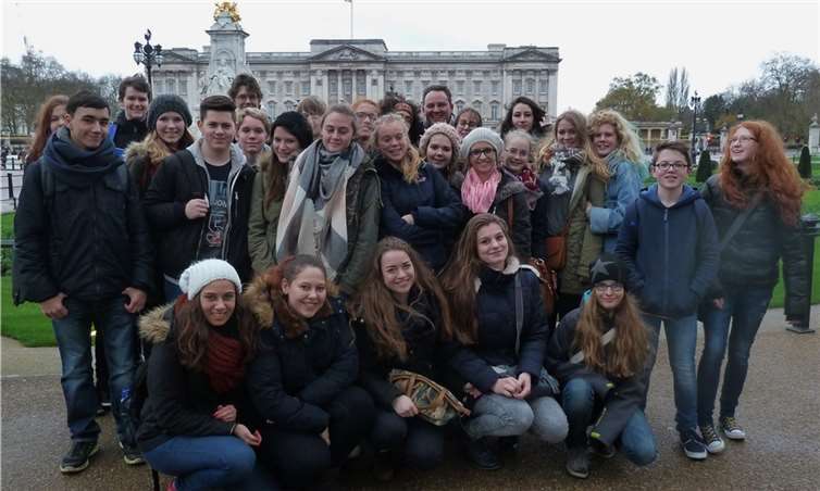 Neben der Musik stand für die Rheinbacher Gymnasiasten auch ein interessantes Besichtigungprogramm auf dem Kanlender, zu dem auch ein Besuch des Buckingham Palace gehörte. privat