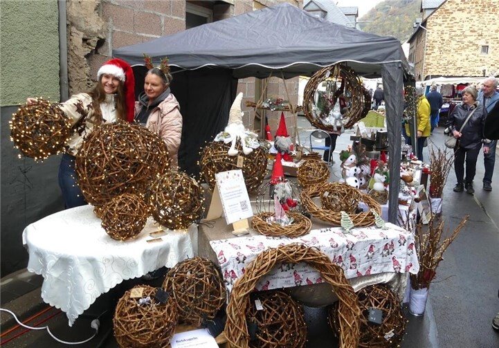 Neben der Winterbekleidung standen vor allem schmucke kunsthandwerkliche Produkte im Fokus der Besucher.