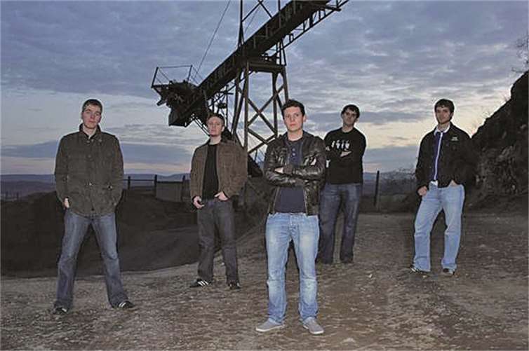 The Giants und Poesiealbum spielen 