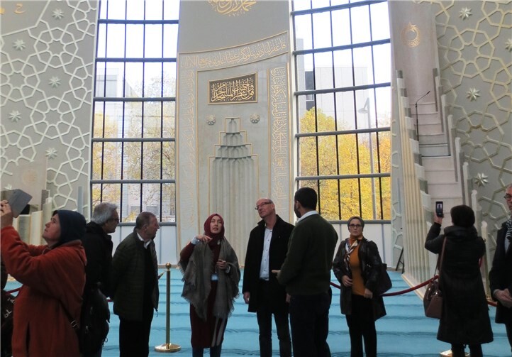 Neben einem Buddhistischen Zentrums und einer Synagoge wurde in Köln auch eine Moschee besichtigt. Foto: privat