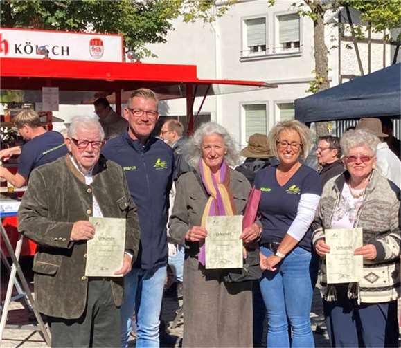 Neben einer Tombola mit attraktiven Preisen, bot das Fest auch die ideale Gelegenheit, langjährige und verdiente Mitglieder der Merler Dorfgemeinschaft zu würdigen.