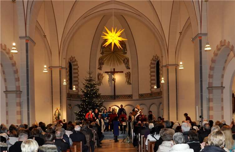 Neben erstklassiger musikalischer Unterhaltung wird die Besucher auch ein bezauberndes Ambiente in der Pfarrkirche erwarten. Privat