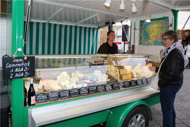 Neben flüssigen Oktoberfestspezialitätenhatten die Marktbeschicker auch Käse im Angebot.
