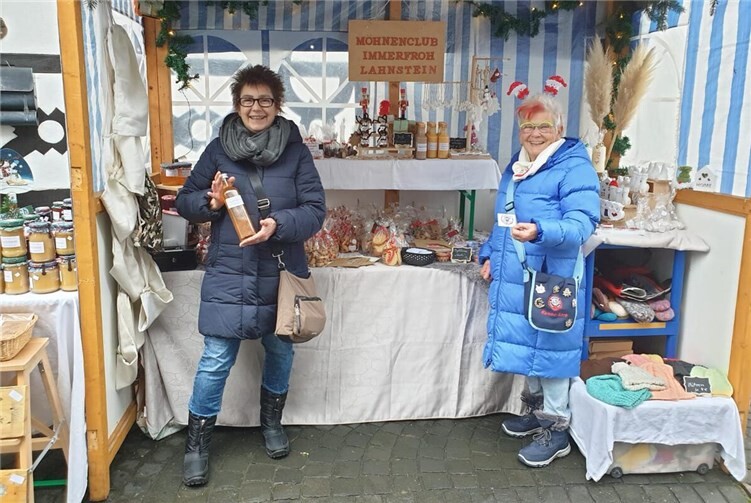 Neben hausgekochter Marmelade und frisch gebackenen Keksen fanden sich auch Gestricktes, gebastelte Kleinigkeiten und weitere handgefertigte Angebote, die das weihnachtliche Sortiment abrundeten. Foto: privat