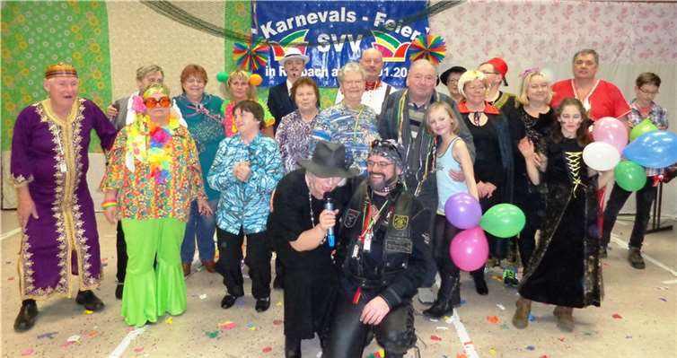 Neben musikalischen Showeinlagen gab es wieder lustige Büttenreden und Sketche.privat