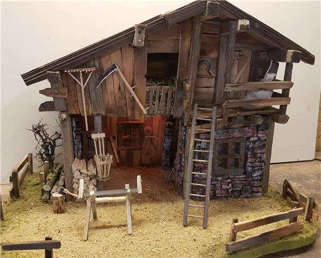 Neben urigen Ställen und orientalischen Ruinen sind Winzerhäuser mit Weinbergen, Mühlen oder Wurzeln zu sehen. Fotos: privat.