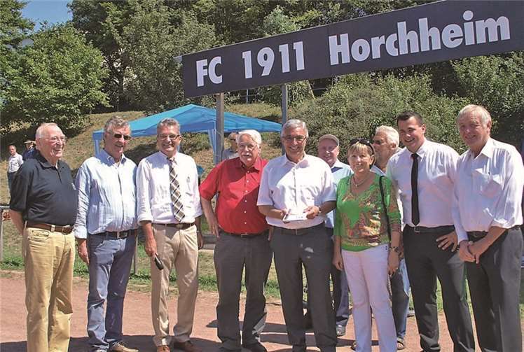 Neben zahlreichen Vertretern der Ortsvereine waren auch Funktionäre und Politiker aus den verschiedenen Bereichen auf dem Sommerfest anwesend.