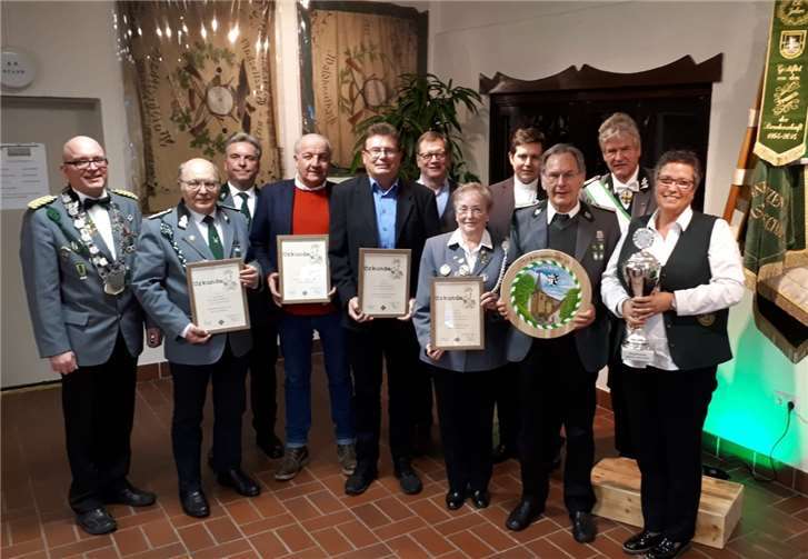 Neben zukunftsgerichteten Entscheidungen standen Ehrungen und Würdigungen im Mittelpunkt der 155. Generalversammlung der St. Sebastianus-Schützenbruderschaft Waldbreitbach. Foto: privat