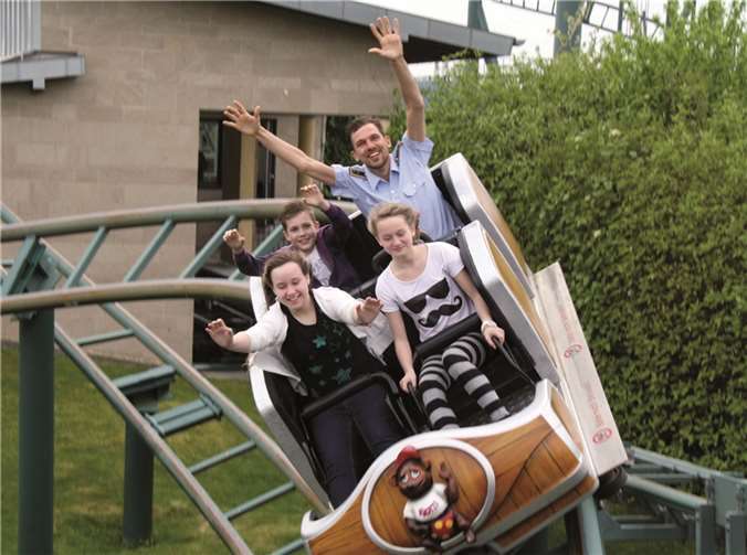 Nervenkitzel auf der Achterbahn.