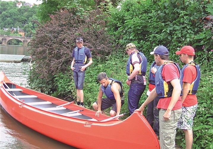 Nervenkitzel pur erlebten die Väter mit ihren Söhnen bei einer Kanutour auf der Lahn. privat