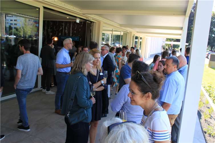 Netzwerken und der Austausch von Informationen waren Ziel des jüngsten IHK-Forums im neueröffneten Steigenberger Hotel in Bad Neuenahr. Foto: GS