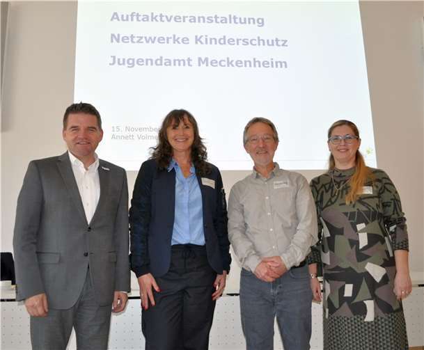 Netzwerktreffen Kinderschutz im Meckenheimer Rathaus mit Bürgermeister Holger Jung, Annett Vollmer, Jürgen Elsen-Bollig und Anna Sitner (von links). Foto: Stadt Meckenheim